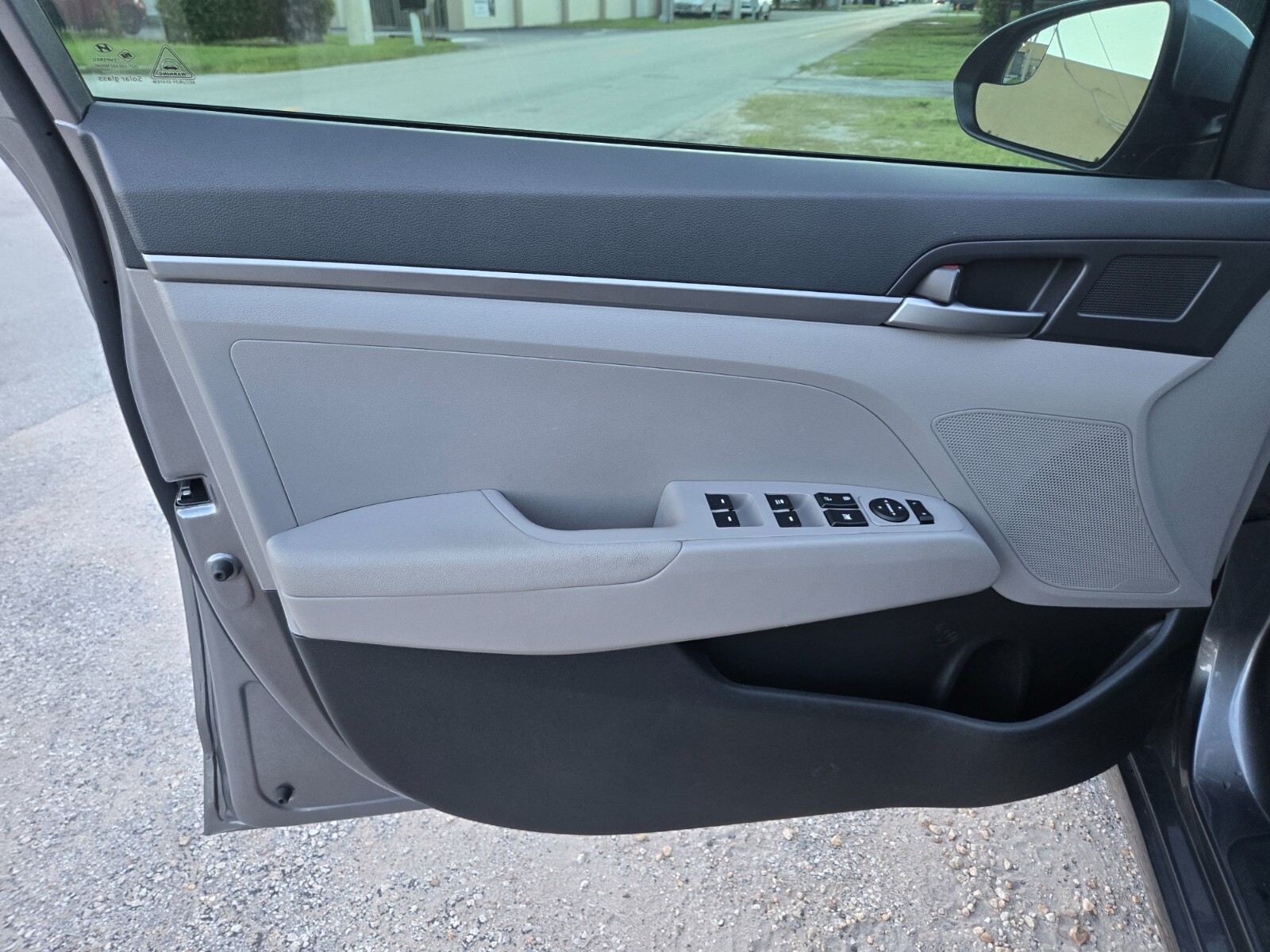 Hyundai Elantra - Image 16