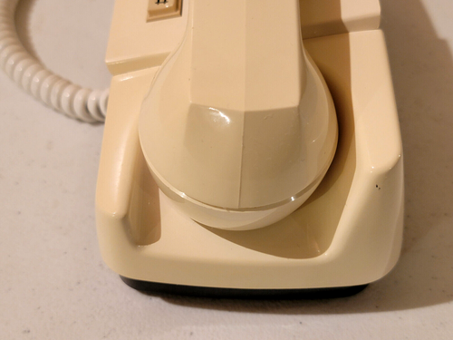 1970er Jahre braun Monophon und weiß GTE Telefone zwei. Gereinigt. - Bild 10 von 24