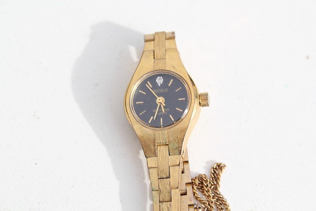 benrus watch genuine diamond quartz
