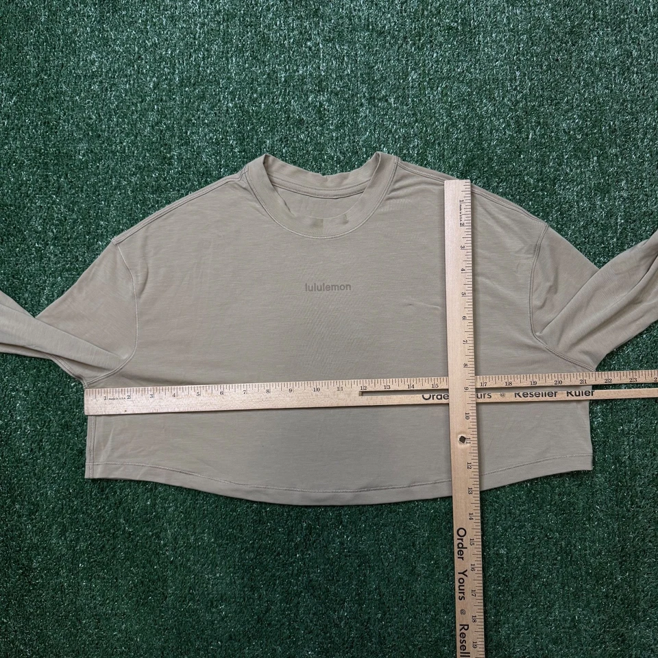 Lululemon T Shirt Women's Size 12 Brown Cropped Long Sleeve Performance Tee - Image 2 of 4