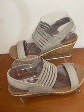 SKECHERS Cali Beverlee Smitten Kitten Womens 8 Taupe Strap Wedge Sandals 38527