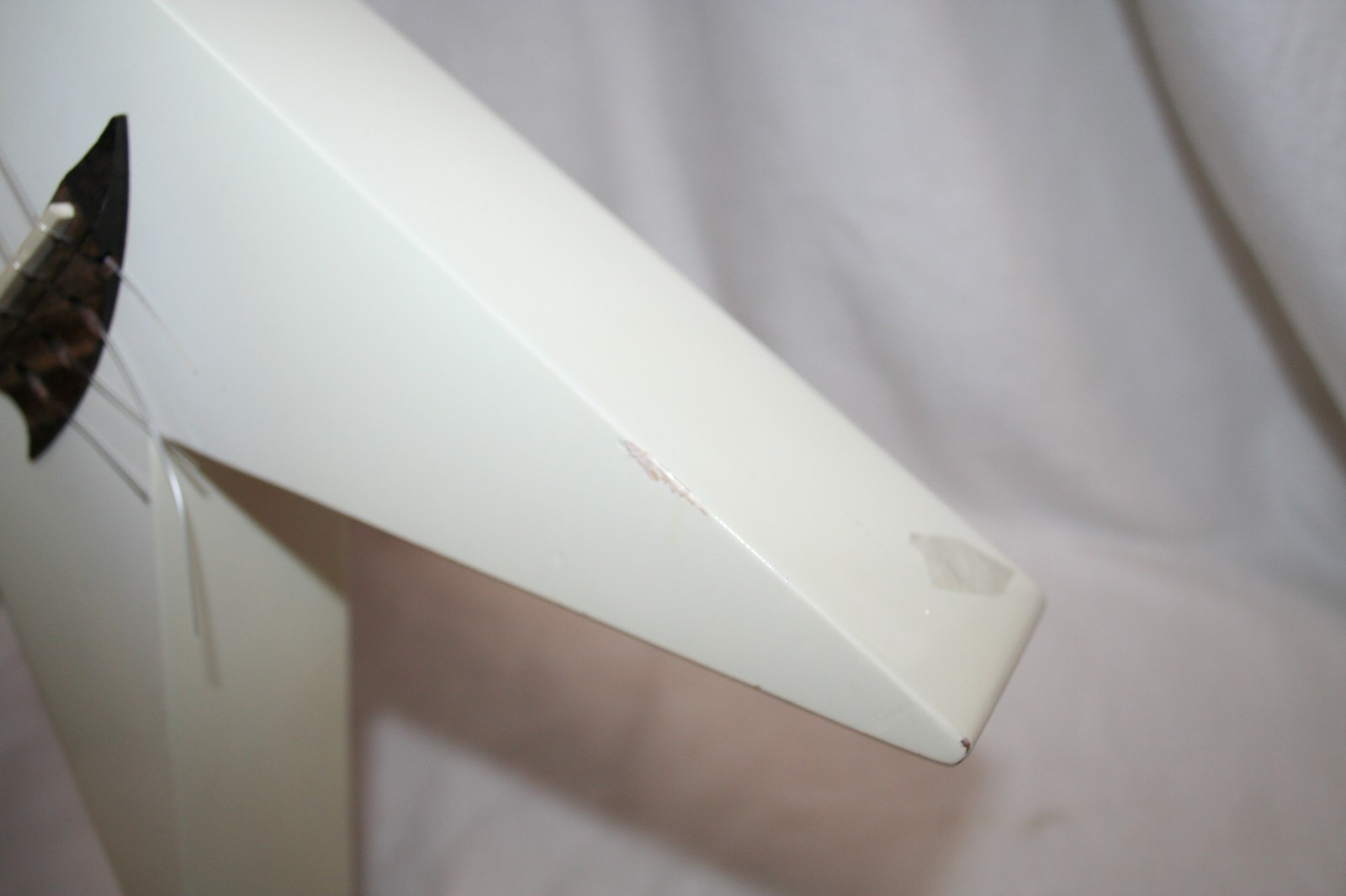 VINTAGE RARE FLYING V SOPRANO UKULELE GLAM ROCK SPACE AGE UNIQUE ACOUSTIC GUITAR