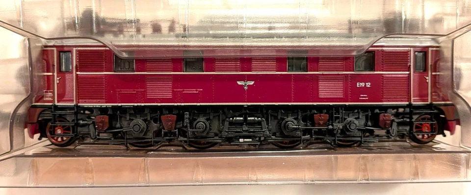 Marklin Märklin 3469 E19 E-Loco Red H0 with Delta - New in Box -FREE SHIPPING - Image 2 of 4
