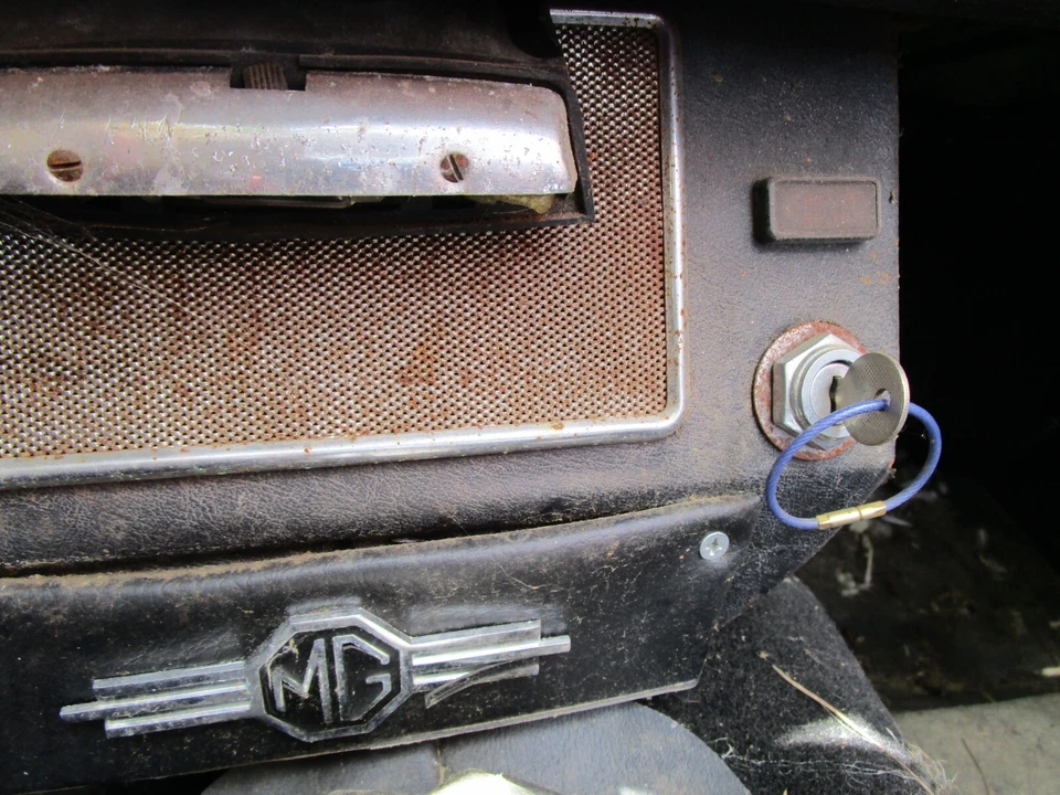 MG Midget Austin Healey Sprite Center 收音机控制台 1968 - 1979 原装 — 第 3/4 张图片