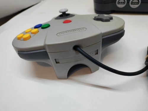 Pacchetto console di gioco di sistema Nintendo 64 N64 con controller e cavi testati dall'OEM - Foto 13 di 16