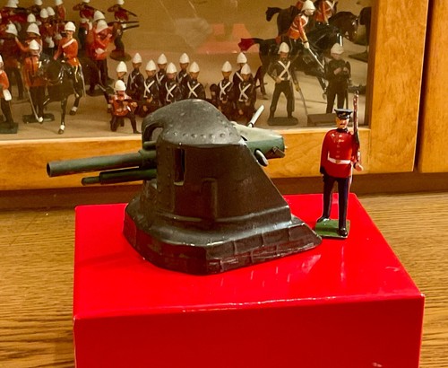 VINTAGE ASTRA FORTRESS CANNON, FIGURE SHOWN FOR SIZE, NOT INCLUDED