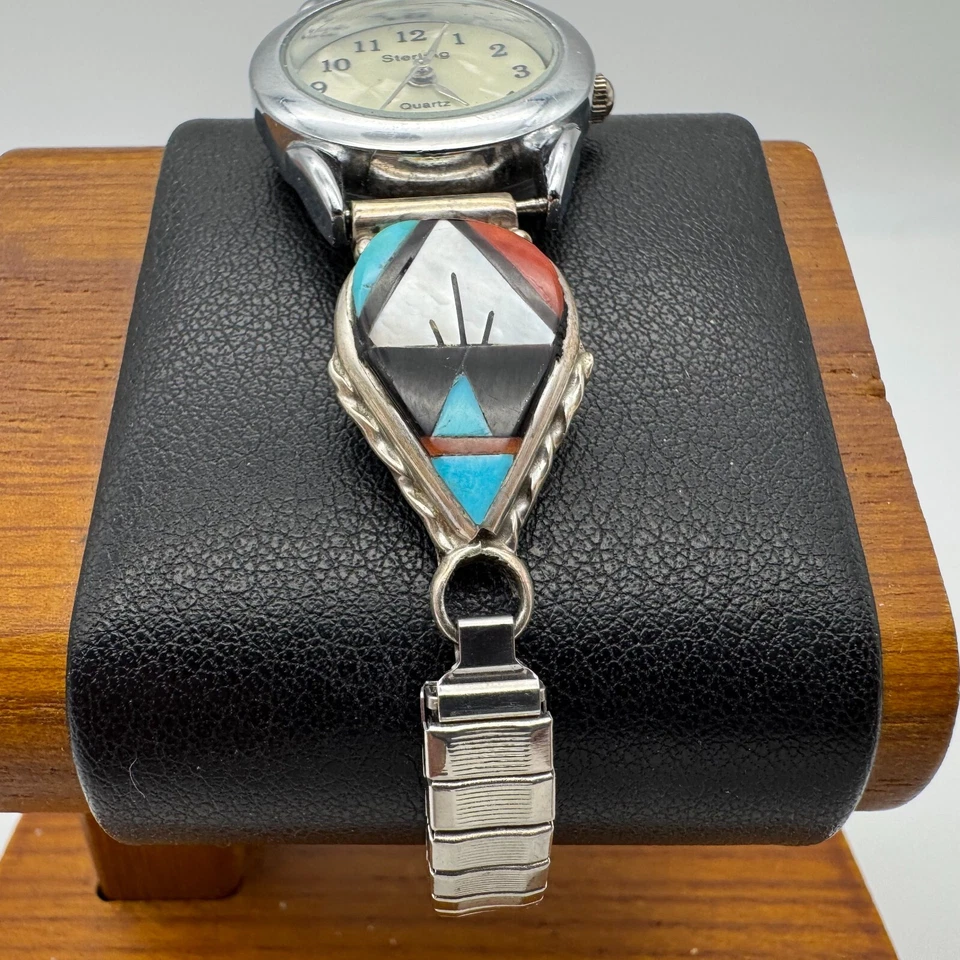 Reloj de mujer con incrustaciones de plata esterlina Zuni de ónix, coral, turquesa Foto 3 de 4