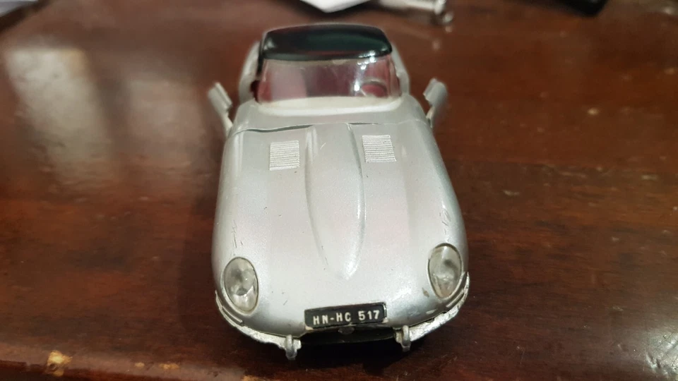 POLITOYS 89 1/41 FIBREGLASS JAGUAR GT SPYDER ARGENTO VINTAGE - Immagine 4 di 4