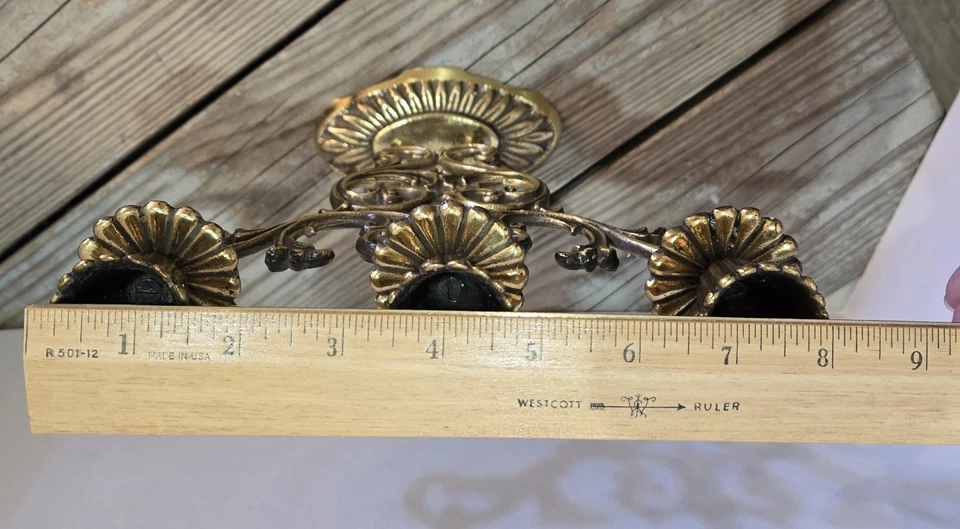 Candelabro de latón de 3 brazos 8,5x8 pulgadas Vintage, desplazamiento y bonito Foto 2 de 4