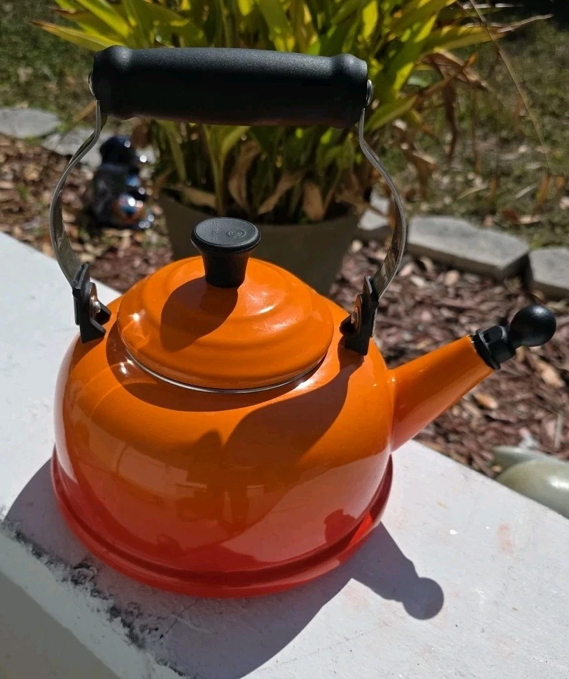LE CREUSET Enamel On Steel Whistling Tea Kettle 1.7 Qt Flame Orange Classic