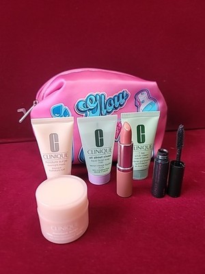 Clinnique 7 Piece Skin Care Set With A Cosmetic Bag Brand New