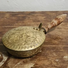 Brass Floral Silent Butler Crumb Catcher Vintage Hinge Lid Wood Handle India