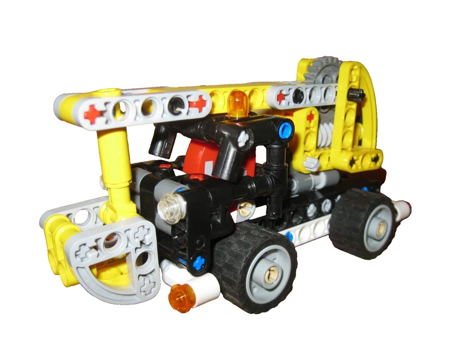 LEGO Technic 42031 Cherry Picker, photo 1 sur 5