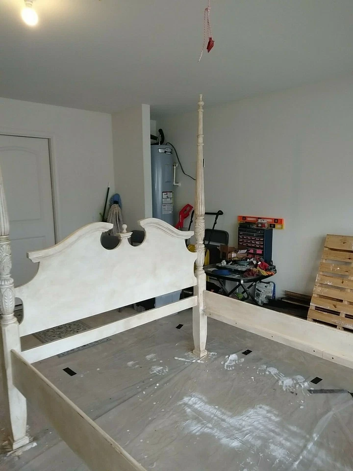 4 carteles cama queen anne angustiada Foto 3 de 4