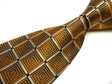 New DANIEL CRAIG Designer Tie. 100 Silk. Shimmering Gold, Geometric Pattern