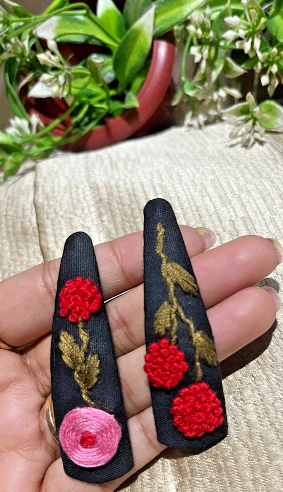 Pinzas para el cabello bordadas a mano con flores pasador de lino para niñas horquillas de moda 2 piezas Foto 3 de 4