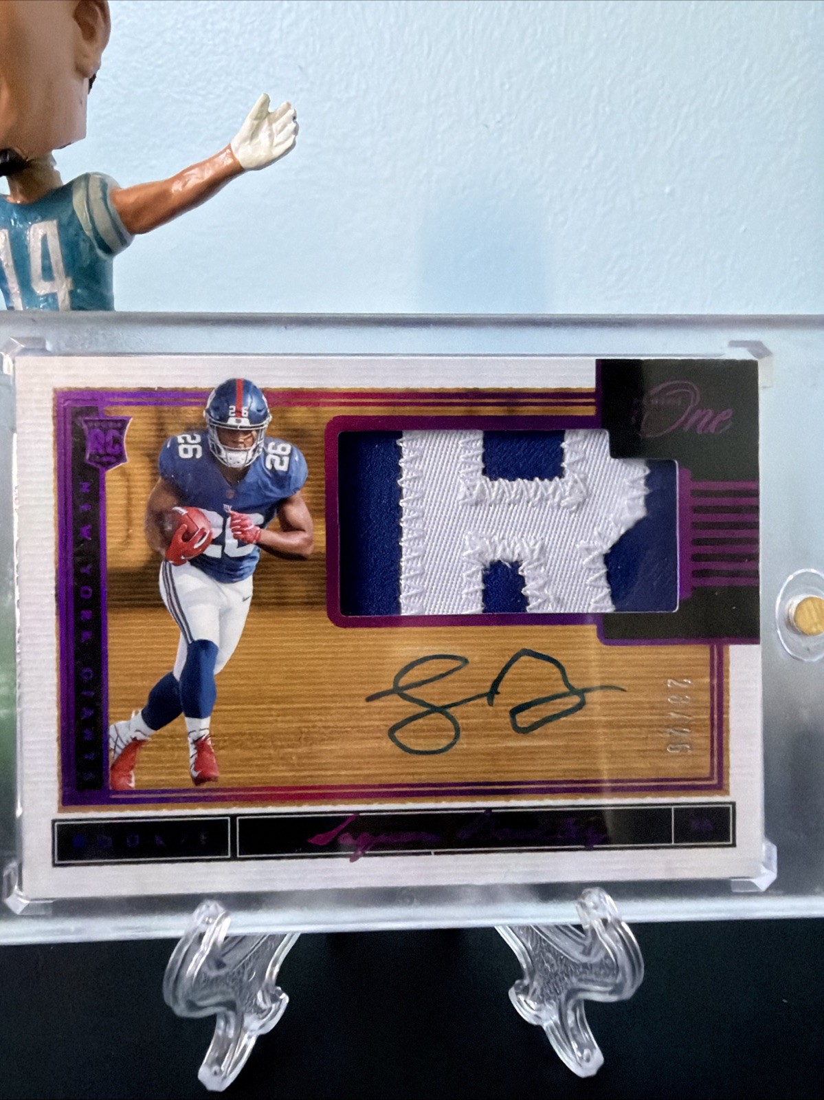 Saquon Barkley 2018 Panini One Giants Rookie Patch Auto /25 view 5