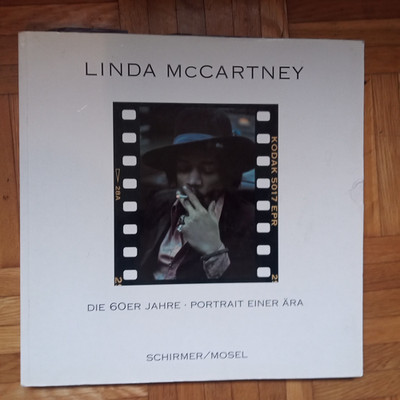 LINDA McCARTNEY - Die 60er Jahre Porträt einer Ära - kleiner Riss Im Cover