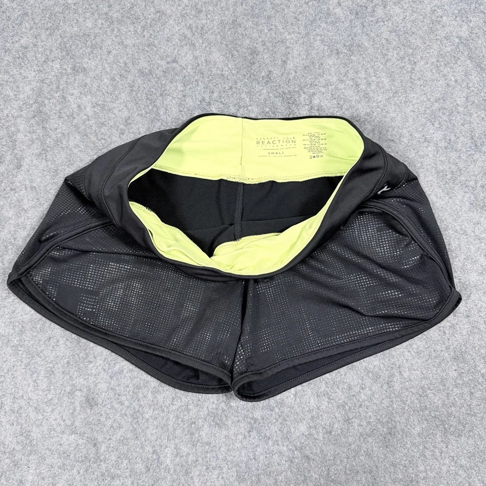 Pantalones cortos Kenneth Cole Reaction Activewear para mujer talla pequeña (se adapta a W28xL3,5) negros Foto 3 de 4