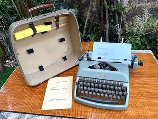 1959 Rheinmetall KsT Typewriter German made Metallic Green w/ Manual & Case 👀