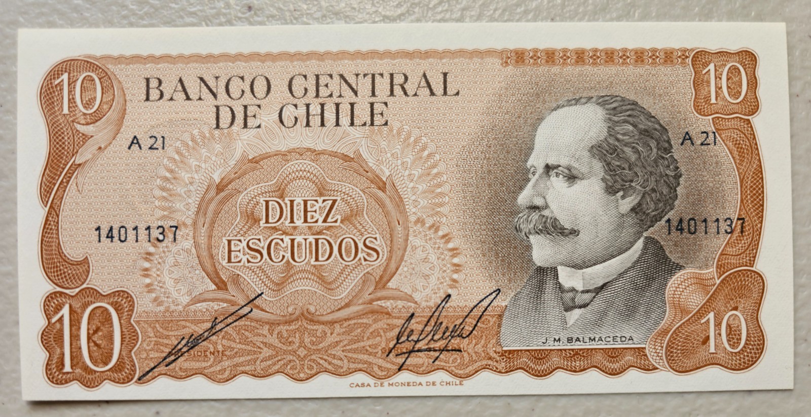Chile 10 Escudos ND Unc