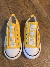 Converse all Star Kids Yellow Canvas No Lace size 9C