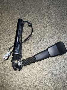 BMW 3 E90 E91 2006 Gurtschloss vorne 9119542 LIA34219