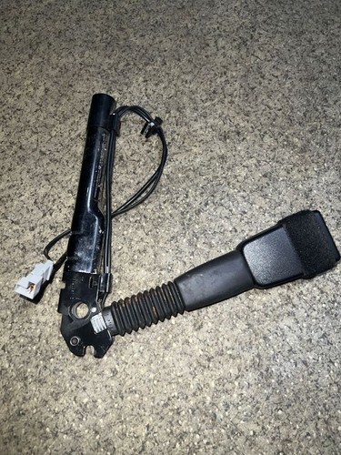 BMW 3 E90 E91 2006 Gurtschloss vorne 9119542 LIA34219