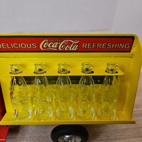 Die-cast Replica Of Metalcraft By Gearbox 1930s Coca-Cola Bottling Truck - Picture 5 of 14