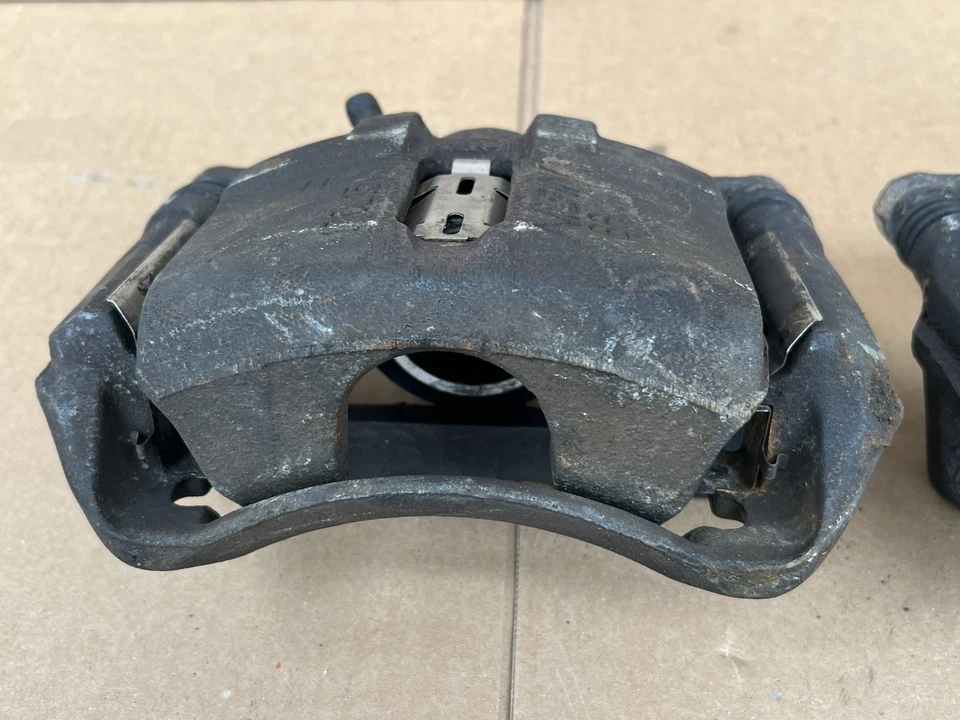 1997-2001 HONDA CR-V CRV LEFT AND RIGHT FRONT BRAKE CALIPERS OEM FACTORY - Image 3 of 4