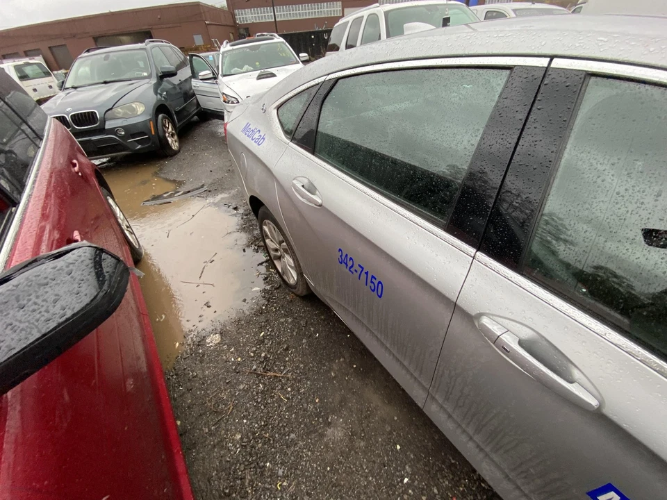 Used Rear Right Door Assembly Rear Side fits: 2018 Chevrolet Impala LS R. Rear R - Imagem 4 de 4