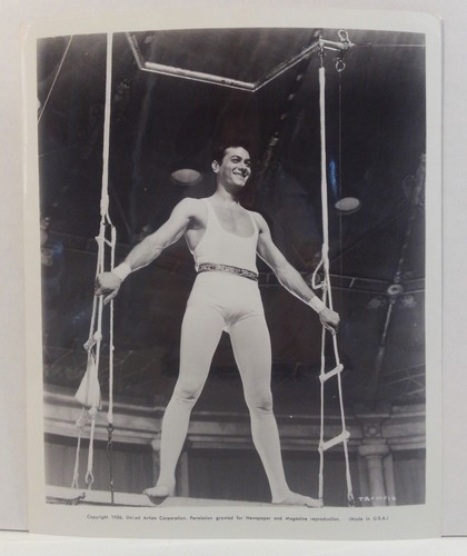 1956 TONY CURTIS "Trapeze" in *SEXY CIRCUS TIGHTS* 8x10 MOVIE PROMO Photo Still