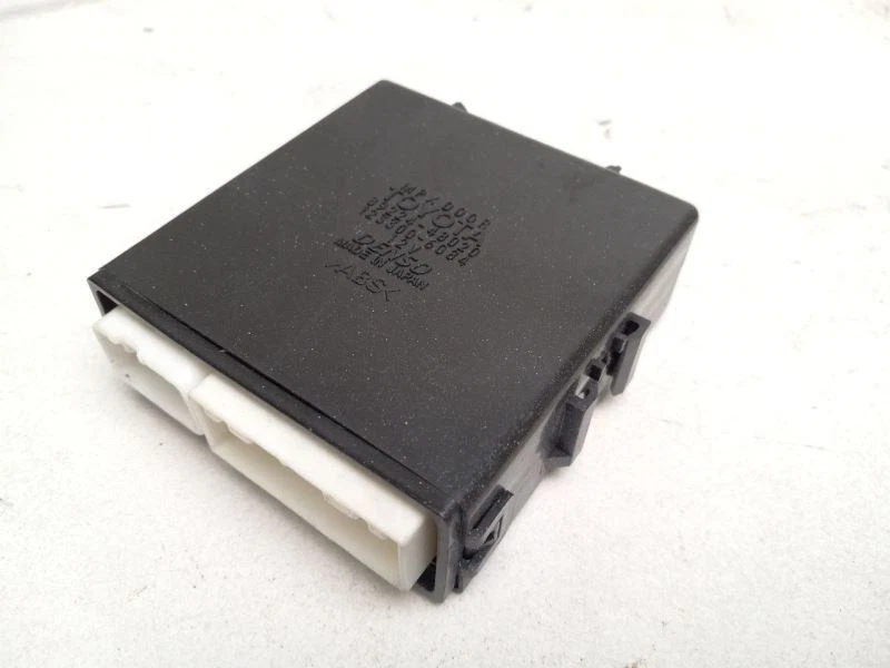 Módulo multiplex trasero izquierdo Lexus RX 300 1999-2003 Foto 3 de 4