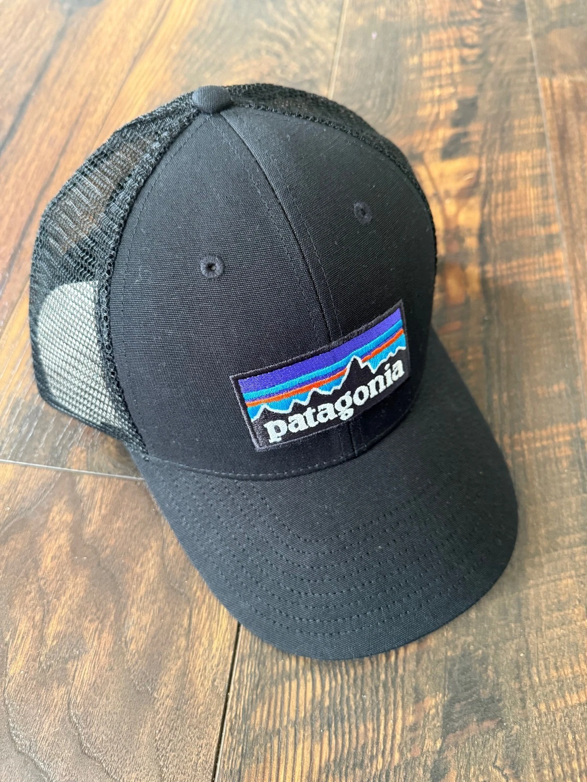 NEW Patagonia P-6 Logo LoPro Trucker Hat Black