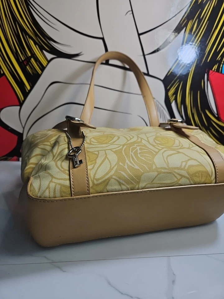 Bolso de hombro Tignanello amarillo con correa de tela/cuero 12,5x7x4" Foto 4 de 4