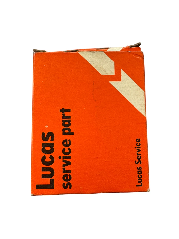 Резиновый корпус лампы NOS Lucas 576105 MGA Triumph Austin Healey - Изображение 2 из 4