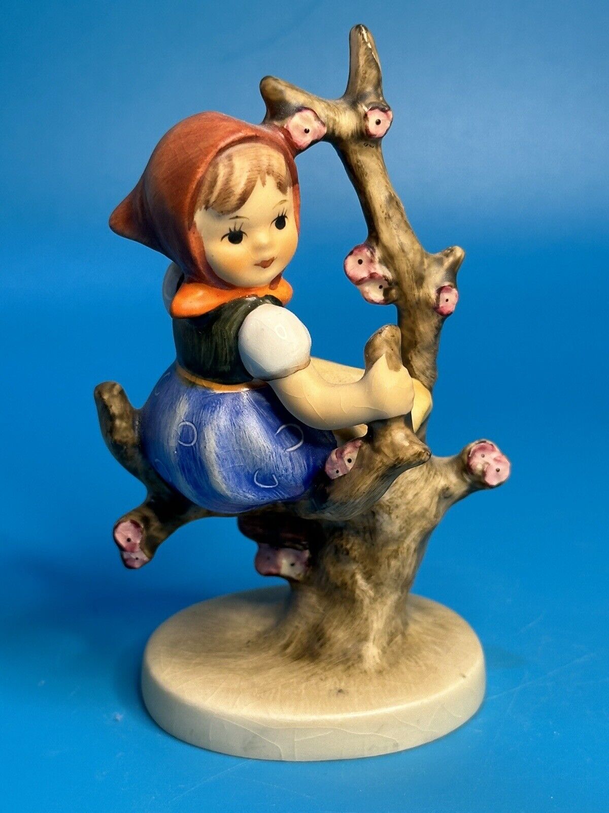 Vintage Goebel Hummel Figurine "Apple Tree Girl" Hum 141 3/0 TMK-3 West Germany