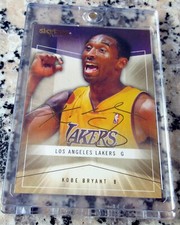 KOBE BRYANT 2004 Fleer Skybox GOLD Autographics Auto SP 147/150 Lakers HOF🔥🔥$$
