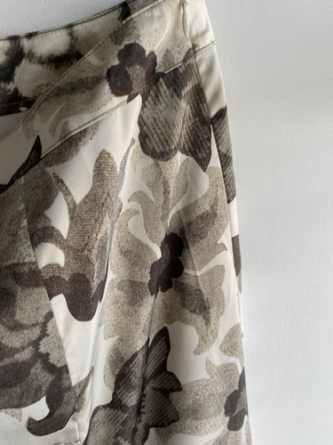 Basler Ladies Beige Grey Floral Fit Flare Skirt Size 14 Silky Fabric - Picture 5 of 9