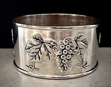 Sous-verre bouteille International Silver Co ! Motif grappe de raisin/feuille ! Plaqué argent !