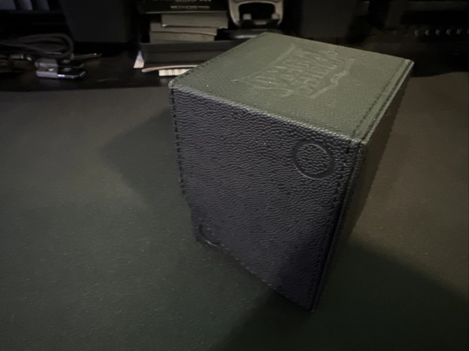 Dragon Shield Nest 100 cajas de cubierta de cuero negro ligeramente usadas excelente estado Foto 3 de 4