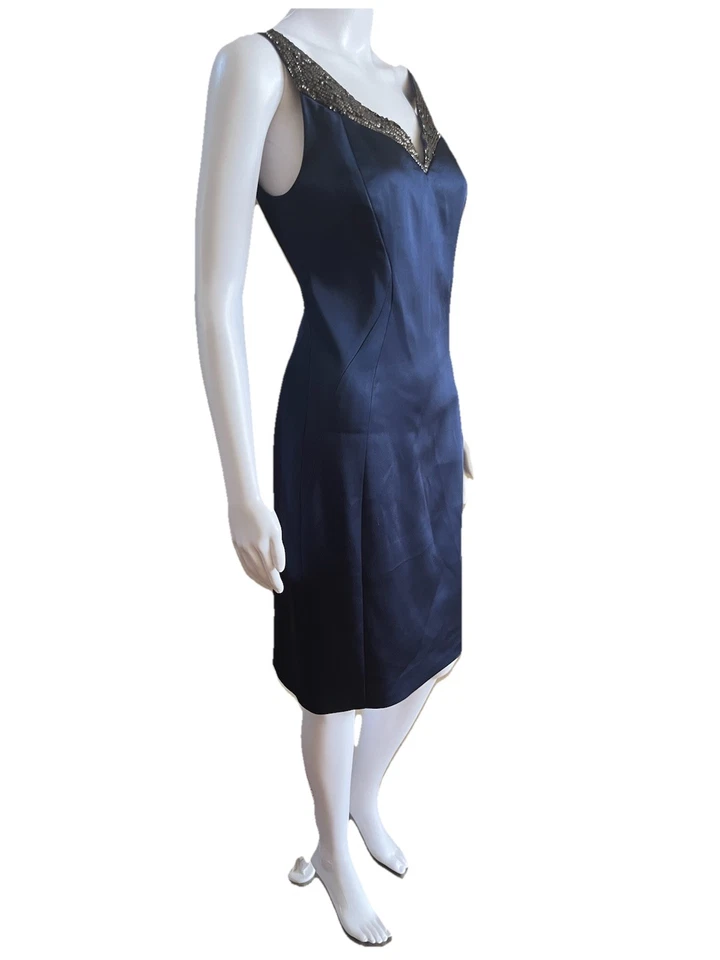 Vestido Elie Tahari Rena Talla 6 Elástico Satinado Azul Cobalto Cuello Cuentas Busto 36" $498 Foto 4 de 4