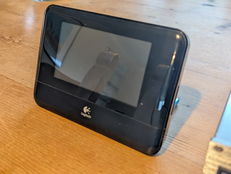 Logitech Squeezebox Touch Music Streamer Player With Linear Power Supply - Image 2 of 4