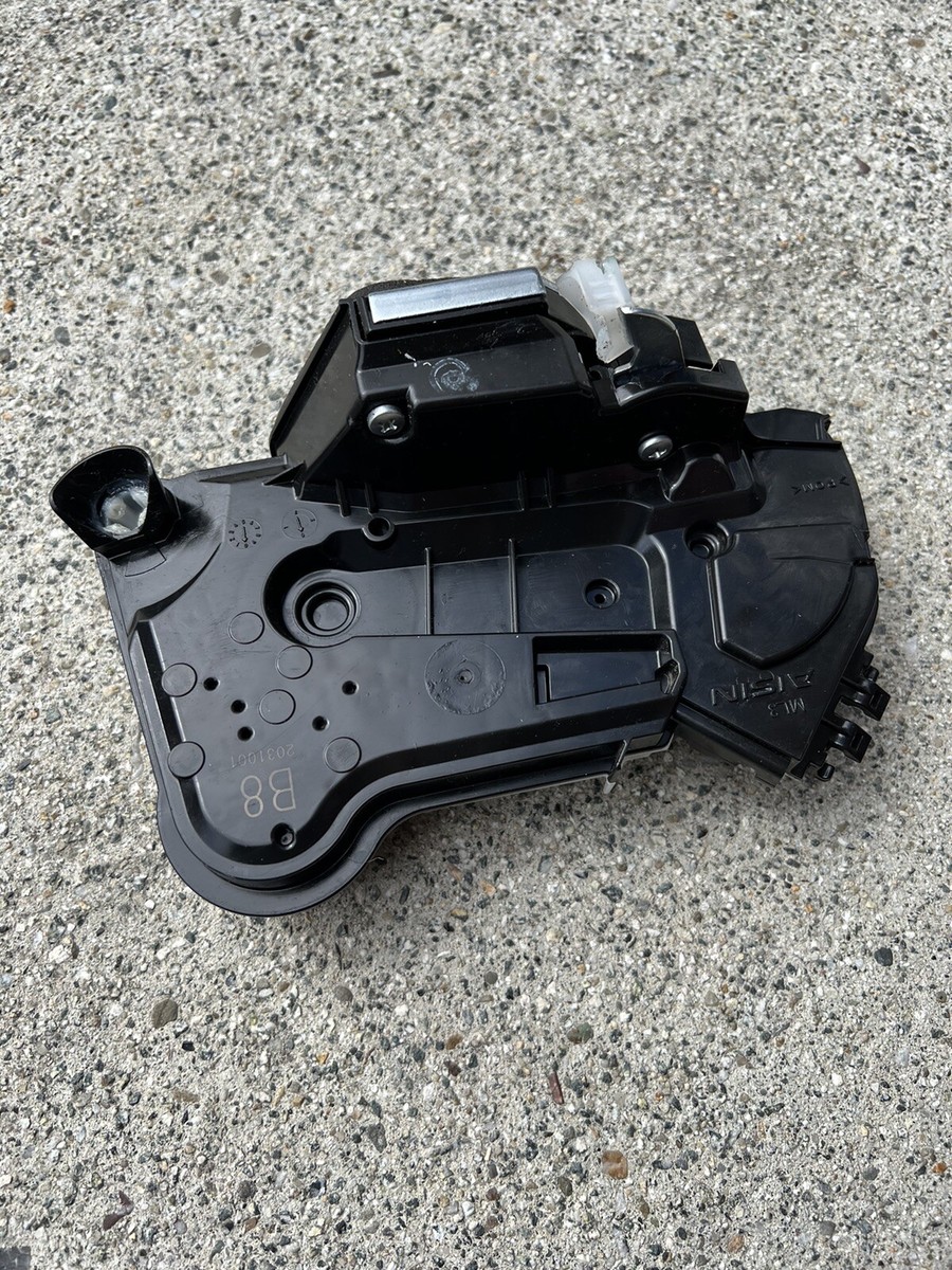 2022 Toyota Camry LE Driver front door lock actuator # 69040 02440