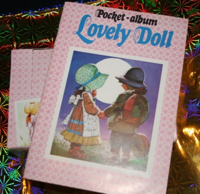 Lovely Doll COX  NEU  Album + 100 Tütchen a. 4 Stück Bilder  PREIS REDUZIERT