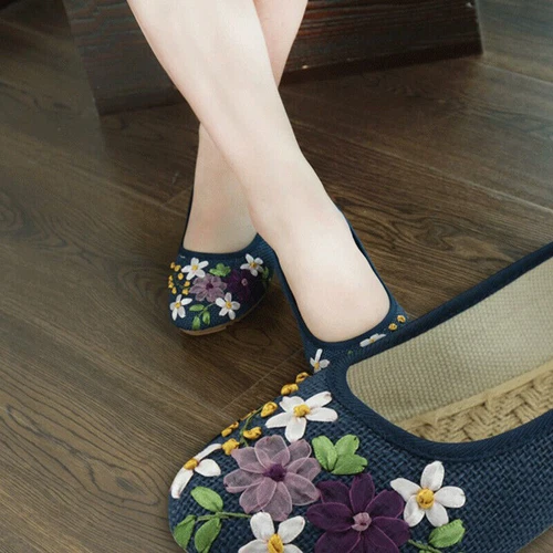 Women Footwear Slip on Shoes Flat Heel Embroidered Floral Soft Sole Ethnic Retro - Picture 4 of 23