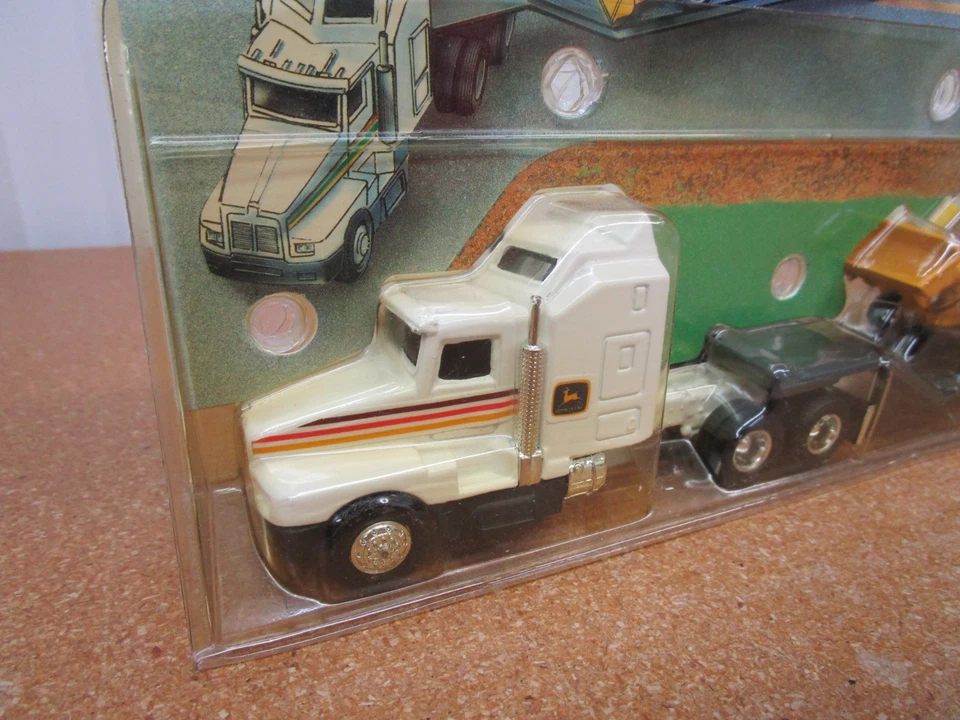 John Deere Construction Hauling set Backhoe semi truck ERTL 1/64 diecast B13Z - Image 3 of 4