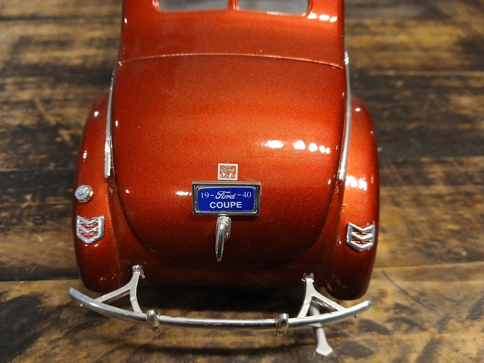 Motor Max 1940 Ford Sedan Red Die Cast, Scale: 1/18, No. 73108 - Image 4 of 4