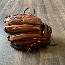 Guante de béisbol Wilson A2000 de doble ondura de cuero marrón