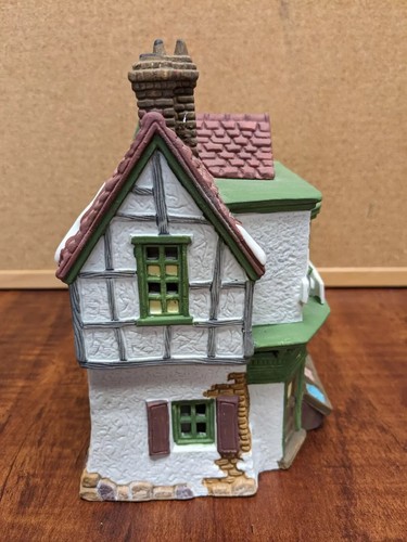 1988 Department 56 Dickens Christmas Village The Mermaid Fish Shoppe 5926-9 - Picture 2 of 5